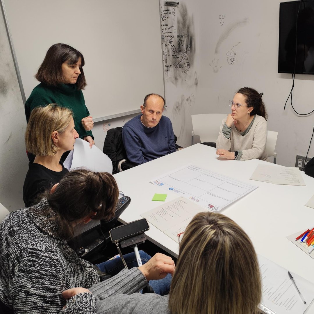 Hem realitzat la primera trobada de "La Teva Idea és Ciència", projecte de ciència ciutadana impulsat per iSocial i <a href="/la_UPC/">Universitat Politècnica de Catalunya (UPC)</a>! El projecte permetrà a estudiants, docents i persones amb #discapacitat codissenyar solucions tecnològiques per als reptes que aquestes enfronten.