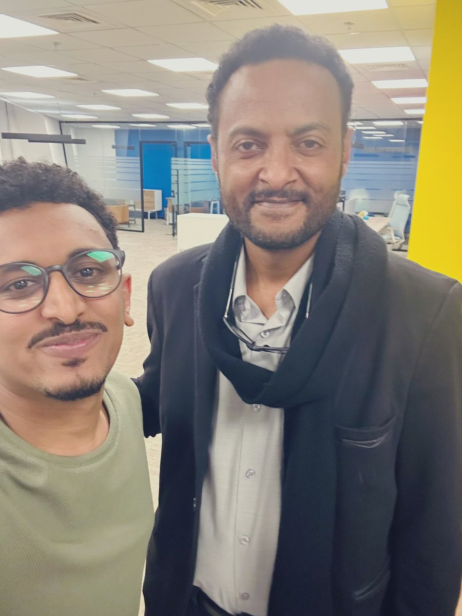 من أسعد اللحظات الفي حياتي اني الاقي دكتور غسان بعد ما كنت متابع جيد جدا لي جميع ندواتوا و إتطلعت على معظم الكتب الالفها و النقدها و كانت لحظة بالنسبة لي ممتن فيها جدا للمحيط الانا فيو 💙

( لا تقام الحروب في ظل المعرفة )