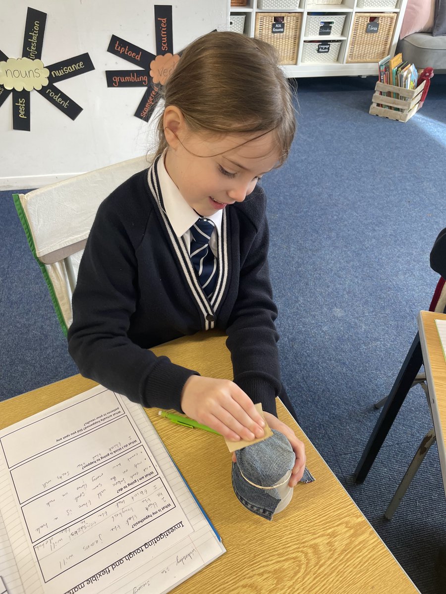 stcatherinessch's tweet image. In our Year 3 Science lesson we experimented with materials by rubbing them with sandpaper. 👋  🤩The girls then drew conclusions about why particular fabrics would be used for specific items of clothing. 🎀 #SCSdeedsnotwords #SCSPrep #SCSScience