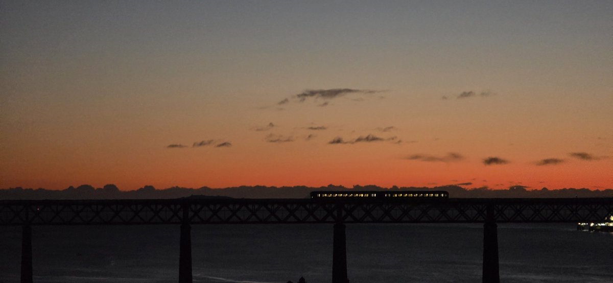 Quietbiglad's tweet photo. Slightly disappointed, chest infection 1 Ian 0. A lovely walk all the same, albeit slow. A few bob raised for @Kidney_Research and @AlzResearchUK #ForthRoadBridge #QueensferryCrossing #redsky #ForthBridge https://t.co/UFbvA1u69M
