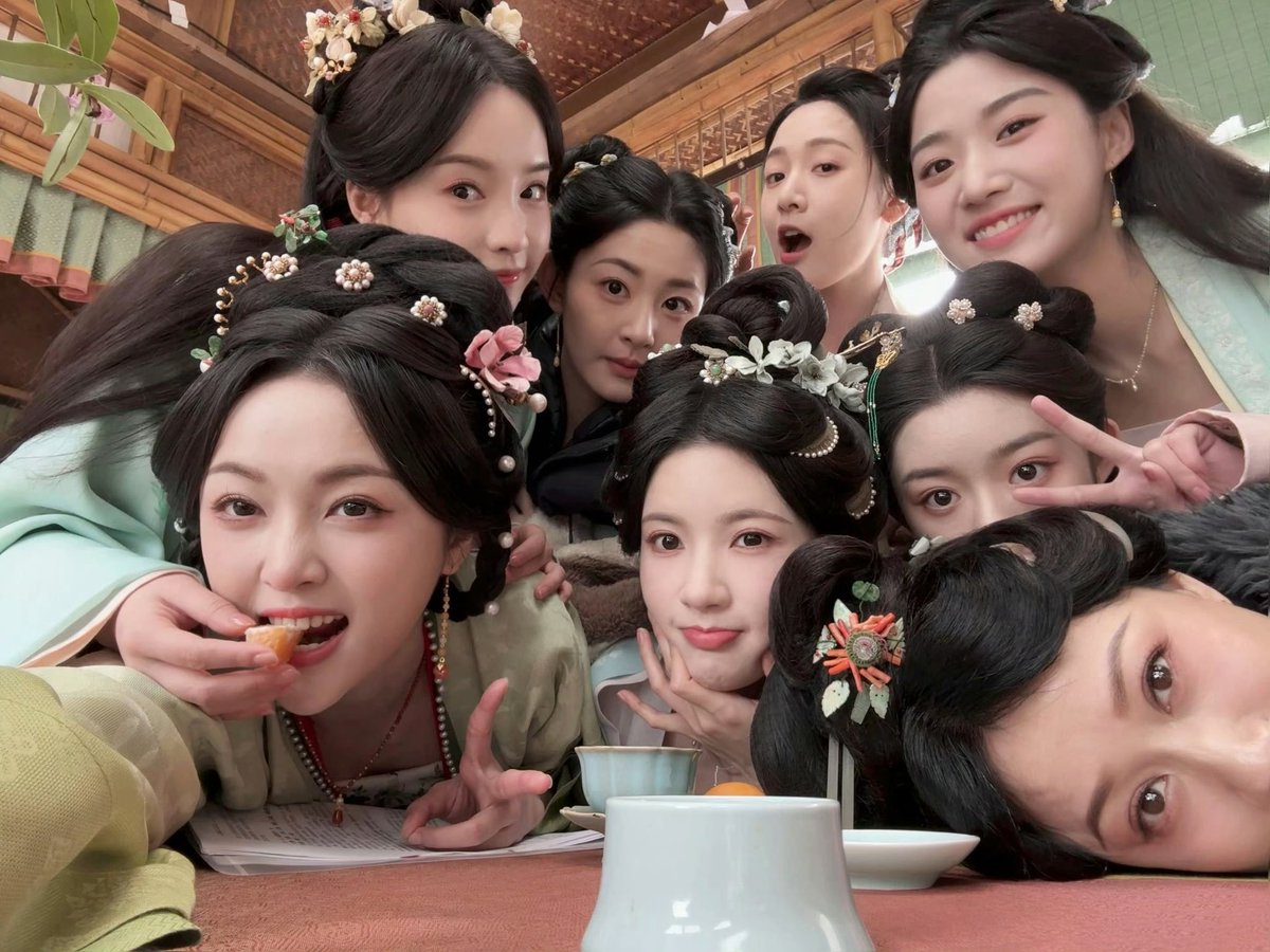 doramabra's tweet photo. ESTOU APAIXONADA em todos personagens do drama chinês #PerfectMatch, estou encantada com a beleza e em como o drama passa que você nem percebe porque te cativa. Cenas super engraçadas, casais engraçados e as mulheres estressadas! Episódio novo todo dia na dona @netflixbrasil. https://t.co/er991cvYcq