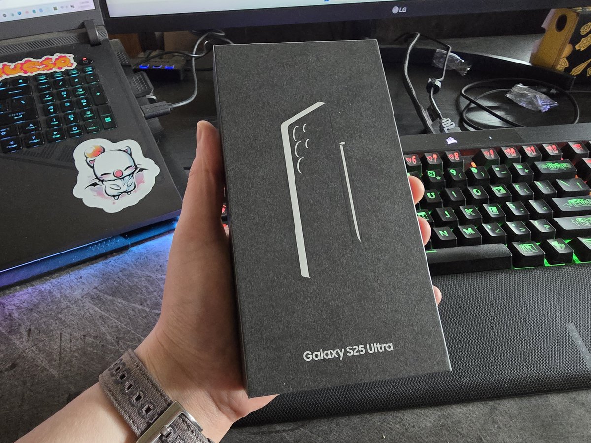 Was not expecting to get this guy today.

Gotta wait til after work to play with it though. Wooooooooo new phone day.