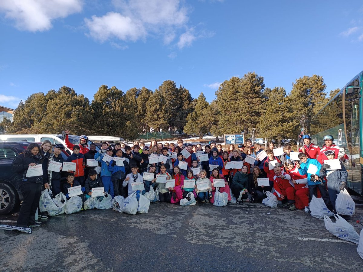 Comiat i ja de camí cap a Sant Pere. Farem una paradeta molt breu abans del túnel del Cadí, així que l'hora prevista d'arribada és sobre les 20:00h. De totes maneres, us anirem informant 👌
#esquiadaVilamajor25