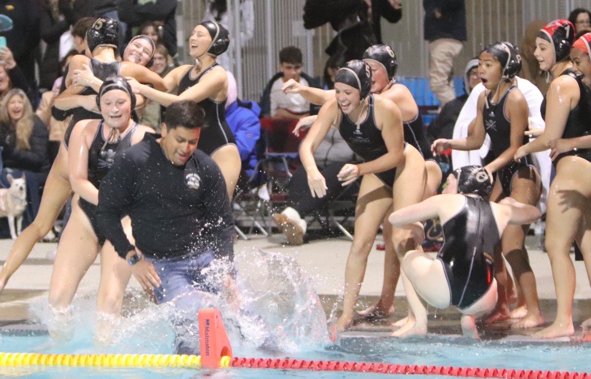 PrepDawg2's tweet photo. Citrus Valley defeats Beaumont 15-13 to win Citrus Belt League girls water polo title. Story and more photos later today on https://t.co/BrLkO1SYpl. 
@CVHS_Athletics1 @CVHSBlackhawks_ @CvhsSwimming https://t.co/ujNQ7Fg6pn