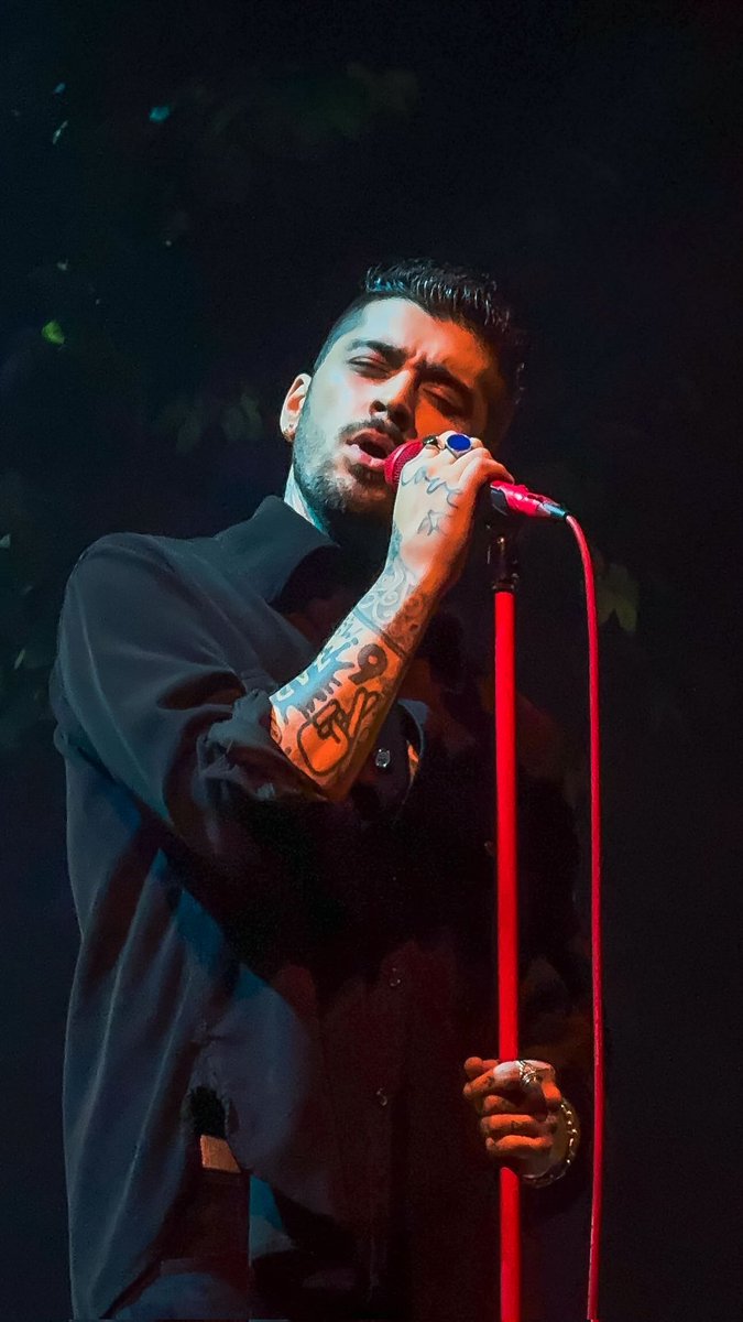 Zayn anoche durante el show de Los Ángeles 🔥 

© taylor2danielle
#ZaynSTTSTour