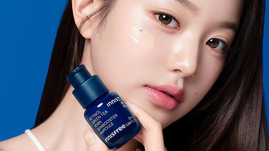 glazed in perpetual shimmer, a pearly embellishment where my shine meant to steal everyone's attention. no secrets are involved, just me achieving my dream clear skin with a pump of miracle from 𝖨͟𝗇͟𝗇͟𝗂͟𝗌͟𝖿͟𝗋͟𝖾͟𝖾's brilliance— a forever go to option when in need! 𖤐 ₊ ˚