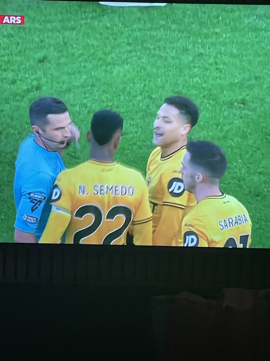 SilentGooner's tweet photo. @FAspokesperson @Arsenal @premierleague So i guess Wolves will also be charged then? https://t.co/GnhL3MV7yg