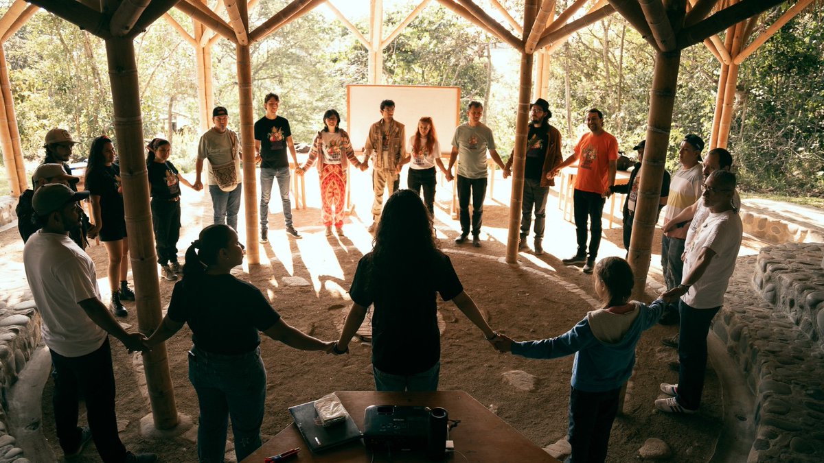 FIANColombia's tweet image. 📢 La campaña Colombia Libre de Transgénicos💜🔥🌽, es un proceso de movilización social ✊🏽 que nos invita a fortalecer las alianzas y complicidades🤝 con aquellos y aquellas que, durante años, hemos luchado por la defensa de nuestros territorios 🏞️ y la resignificación de los…