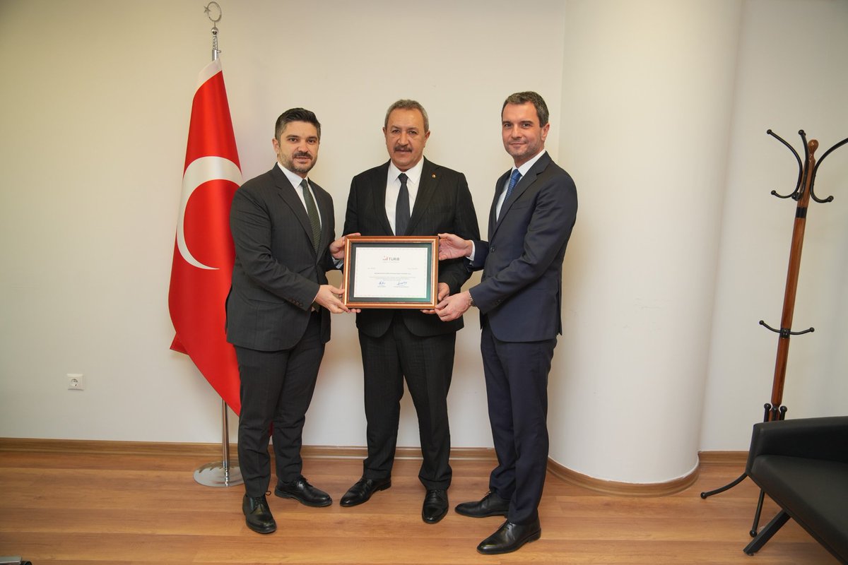 Mezopotamya Üpak Yönetim Kurulu Başkanı olarak TÜRİB Borsa Üyelik Belgesi 'ni TÜRİB Yönetim Kurulu Başkanı Sn Sarp Kalkan ve Genel Müdür Sn Ali Kırali 'den teslim aldık. Belgemizin; ilimiz,bölgemiz ve ülkemiz tarım ürünleri piyasasına hayırlar getirmesini temenni ederim.