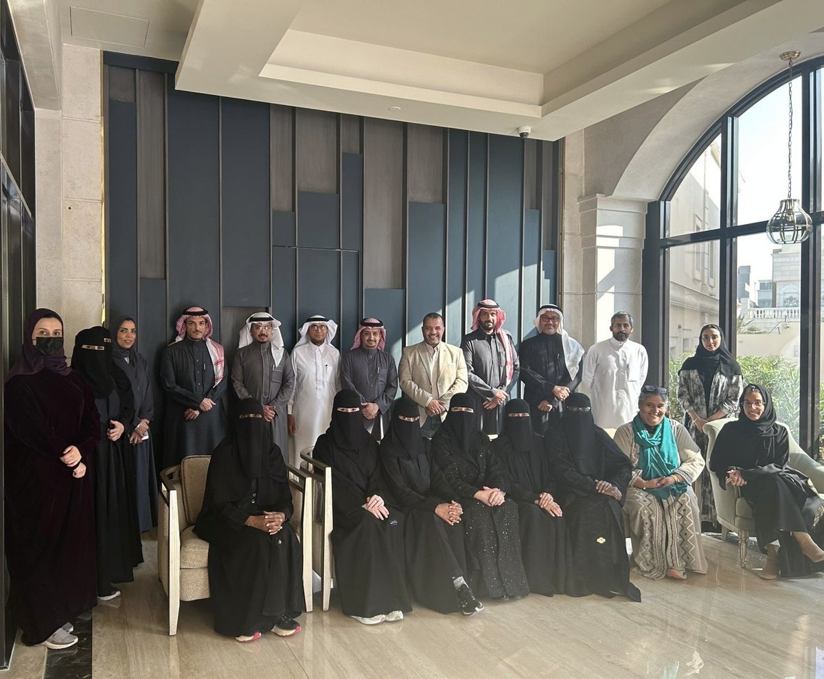 بحمدالله أتممت ليجاسي بالتعاون مع أكاديمية القيادة الصحية انهاء المرحلة الأولى من برنامج الكوتش القيادي المعتمد في الرياض، للدفعة الثانية من أبرز قادة صناعة الرعاية الصحية في المملكة. وتستمر شعلة الكوتشينج في اضاءة العقول وايقاد البصائر لتبدأ رحلتك في عالمك الخاص .. لقاؤك أنت