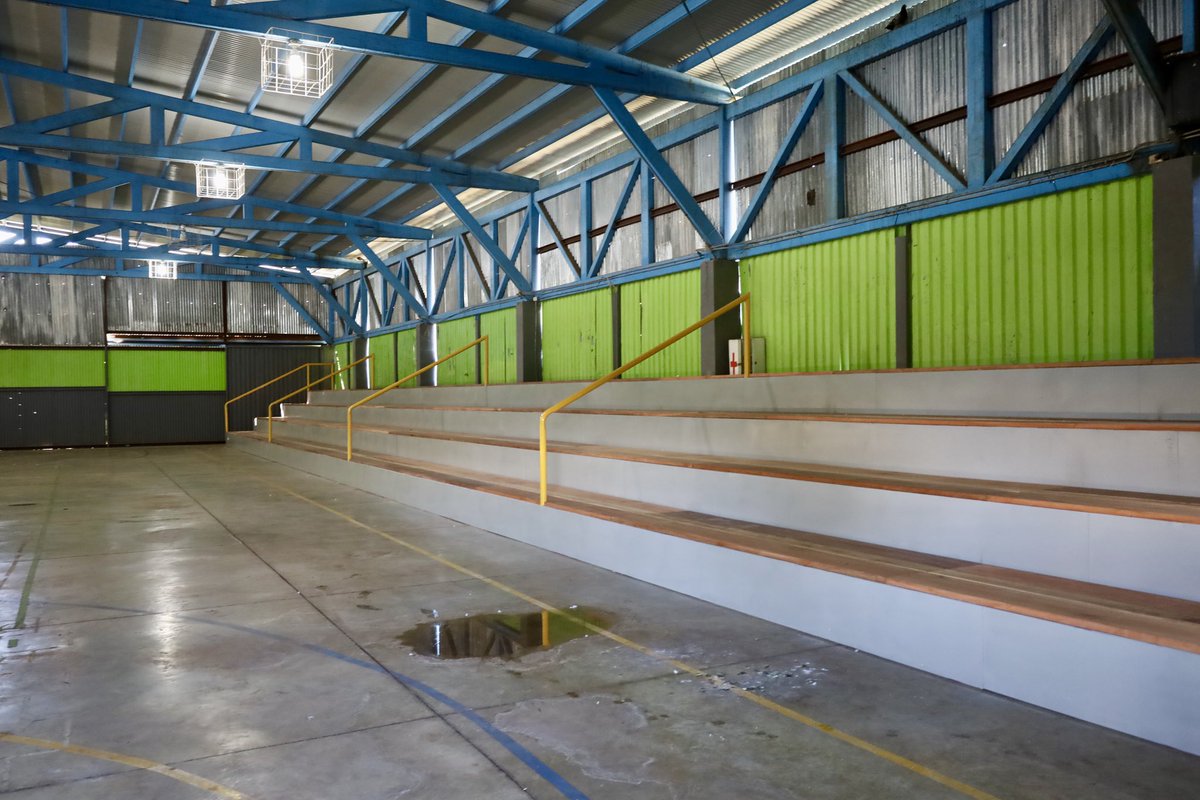 Oreamuni's tweet photo. #ObraEducativa 

El Concejo Municipal continúa trabajando en conjunto con la Administración en obra educativa en el cantón de Oreamuno.
El pasado martes realizamos la entrega oficial de la nueva gradería del CTP de Oreamuno, con una inversión de ₡8.500.000 de Colones. https://t.co/07iF6LH6zX