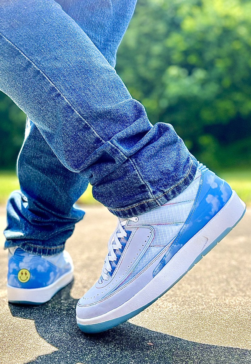 WinstonSalemTJs's tweet photo. Another day off from work. 🙌🏼 Gonna chill & hang with my little one. Rocking the AJ2 J.Balvin’s today. These socks from @BlendsPoetic are spot on with this cloud theme. 😮💨🥵🔥👟@nikestore @JBALVIN #yoursneakersaredope #wearyoursneakers #sneakerhead #KOTD #SNRKS #nikestore https://t.co/c7IeatgxzT