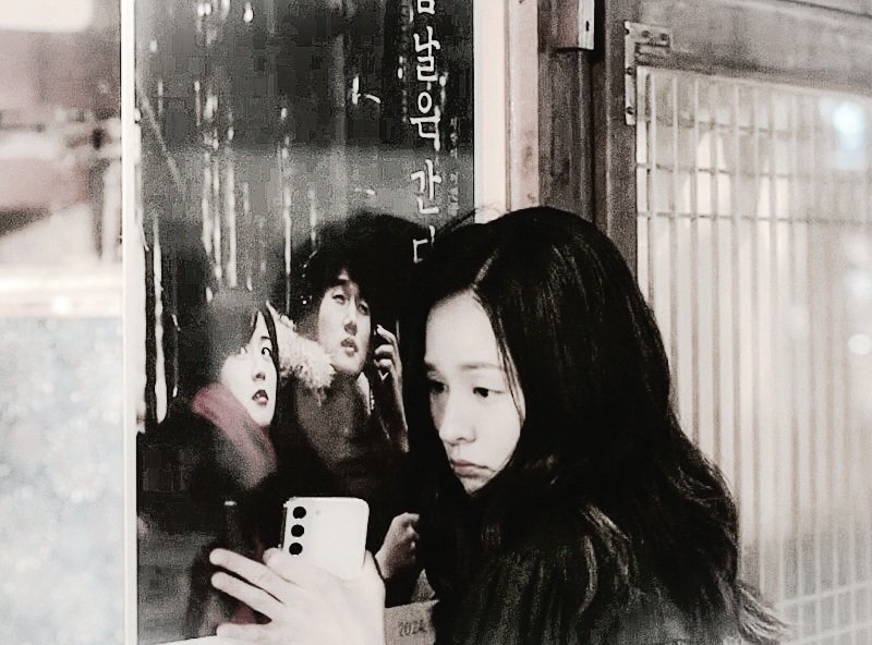 이거···
그 사람이 좋아하는 영환데···.