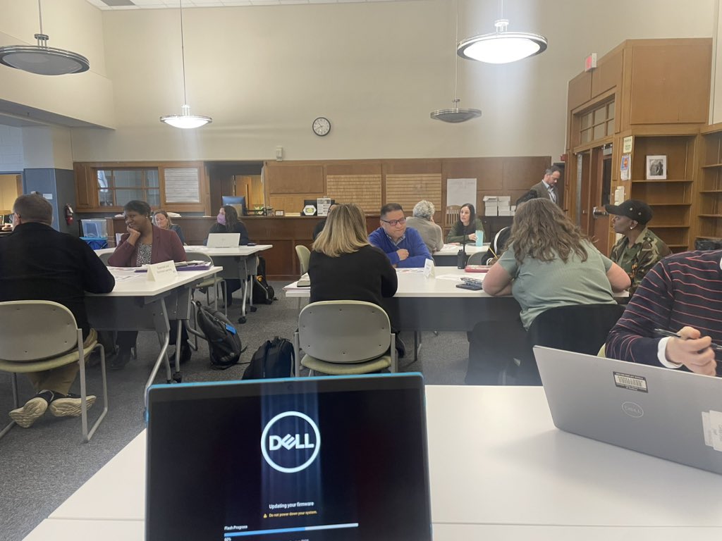 We are excited to have our community partners and school leaders join our Community School Division Advisory Council meeting 🤗