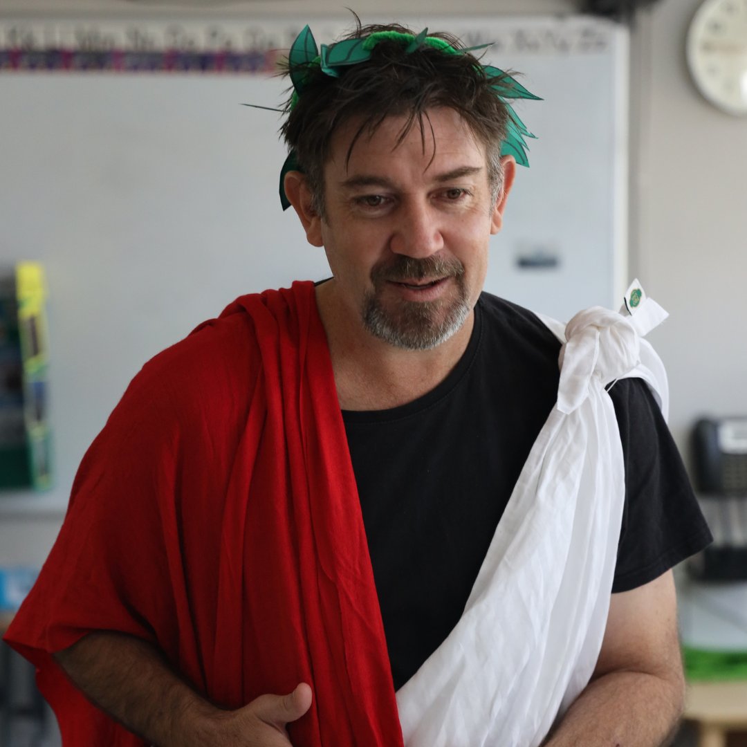 Stonehill_SIS's tweet image. Our grade 4 students transformed into historical icons like Albert Einstein, and Rani Laxmi Bai at our Living Wax Museum, engaging audiences with storytelling and quizzes. It was a great interactive learning, and fun!
#StonehillExperience #LivingWaxMuseum #InteractiveLearning