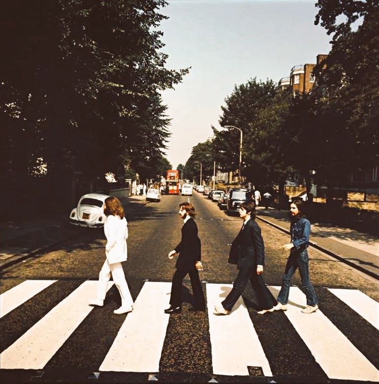 boirugi's tweet photo. Al parecer el humor negro británico ataca de nuevo. Suelen comentar que los Beatles "se están muriendo en el orden equivocado". https://t.co/BH58sVfiMe