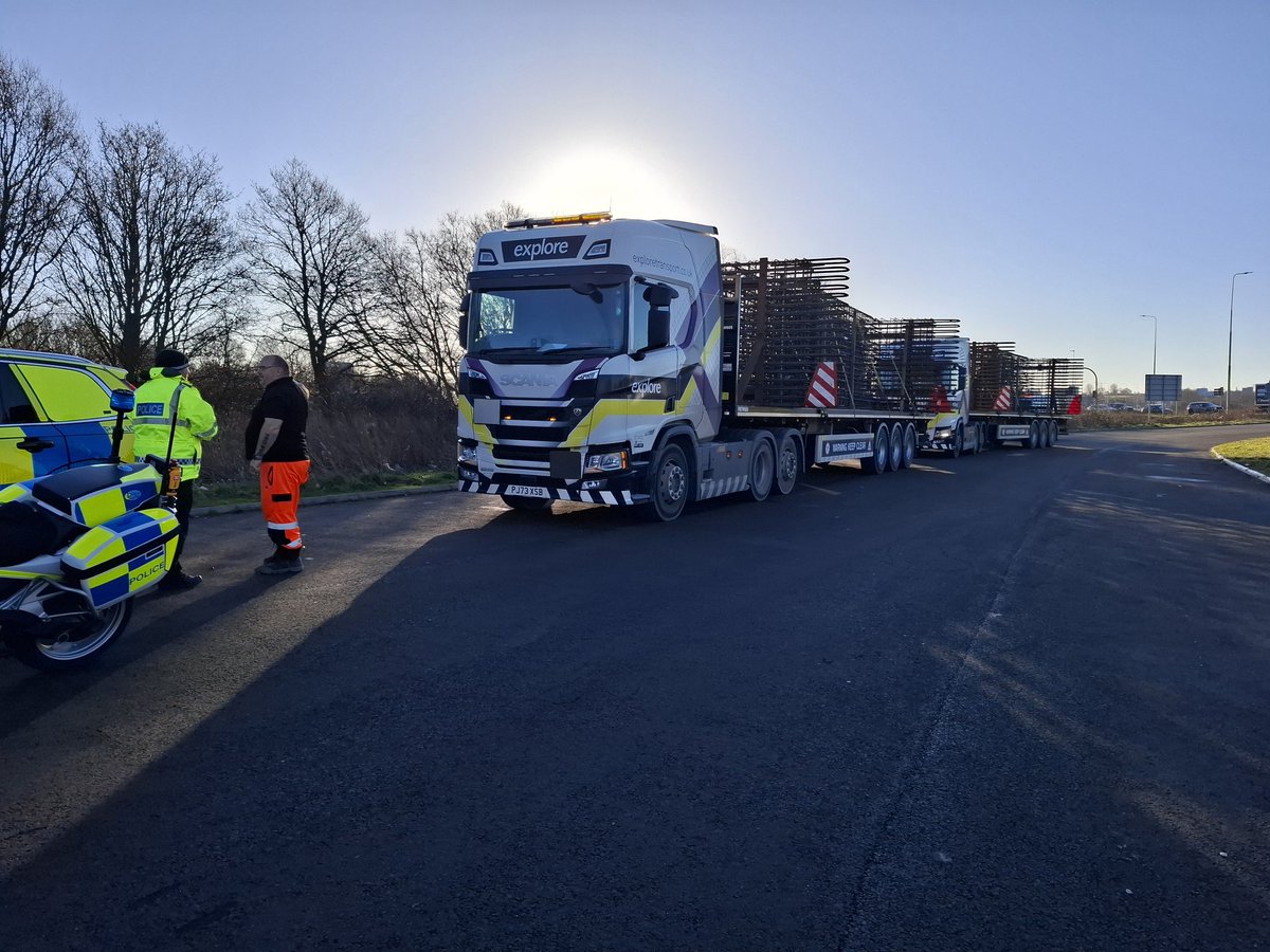 DerbysRPUBikers's tweet image. Fresh start today, barely above freezing, first off. Travelling from the #M1 through to #ilkeston with two loads.
Sporting the new screen blades to assist drivers in knowing what's coming towards them.
#abload
#opsbikes