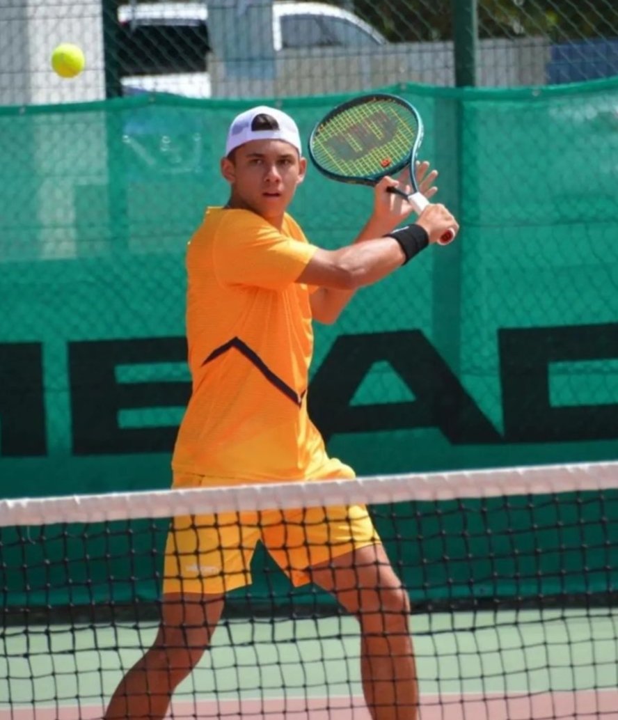 abcdeltenis's tweet photo. Benoît Geldof 🇫🇷 (2010) ne s'arrête plus!!!!!

Il est complètement en feu 🔥🔥🔥

Après avoir gagné un J60 la semaine dernière, le voilà encore en finale à Durban 🇿🇦

Il jouera le même adversaire en finale, il a pas perdu un set de la semaine

9-0 en 2025

Top 450 en jeu 👀👀 https://t.co/zR2Tn0l4Wp