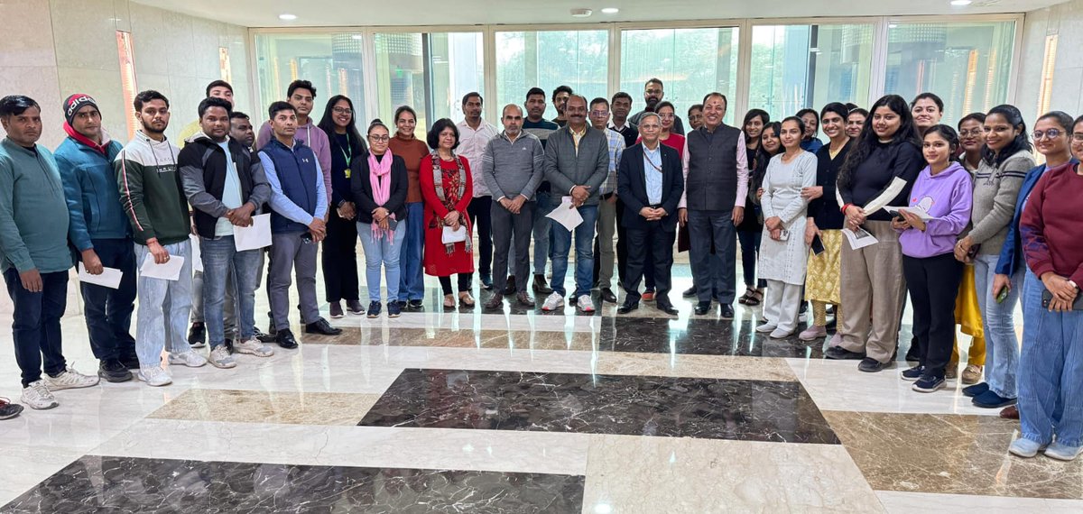 TbDivision's tweet photo. Shri Satyajit Paul-DDG, Dr. Kousthubha Upadhyaya- Adviser (AY), Vaidya Debashis Panda-Joint Adviser (AY), other officers and staff of Ministry of Ayush took pledge on 30.01.2025 at Ministry of Ayush to express their commitment for #TBMuktBharat.
#100DaysOfTBElimination https://t.co/EwGsV8eWvS