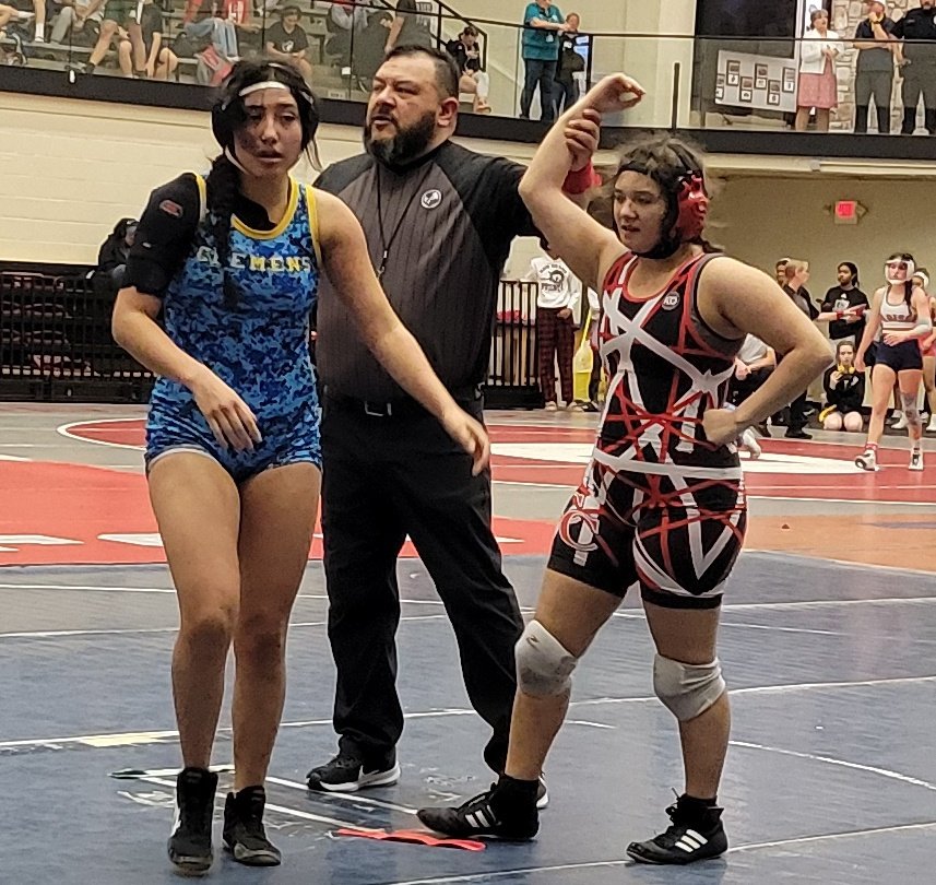 Danica Carpenter (@chscoachcarp) on Twitter photo District day 2 Jr Alexis Alva gets her ✋️ raised and stays alive to advance to the next round! #Getyourhandraised #CougarNation #Stateminded
<a href="/chs_cougar_wres/">CHS Cougar Wrestling</a> <a href="/DavissonDustin/">Dustin Davisson</a> <a href="/AthleticsCanyon/">CanyonCougarAthletics</a> <a href="/canyonhscougars/">Canyon HS</a> <a href="/BMar1842/">Brian Martinez</a> <a href="/cisdnews/">Comal ISD</a> District day 2 Jr Alexis Alva gets her ✋️ raised and stays alive to advance to the next round! #Getyourhandraised #CougarNation #Stateminded
<a href="/chs_cougar_wres/">CHS Cougar Wrestling</a> <a href="/DavissonDustin/">Dustin Davisson</a> <a href="/AthleticsCanyon/">CanyonCougarAthletics</a> <a href="/canyonhscougars/">Canyon HS</a> <a href="/BMar1842/">Brian Martinez</a> <a href="/cisdnews/">Comal ISD</a>