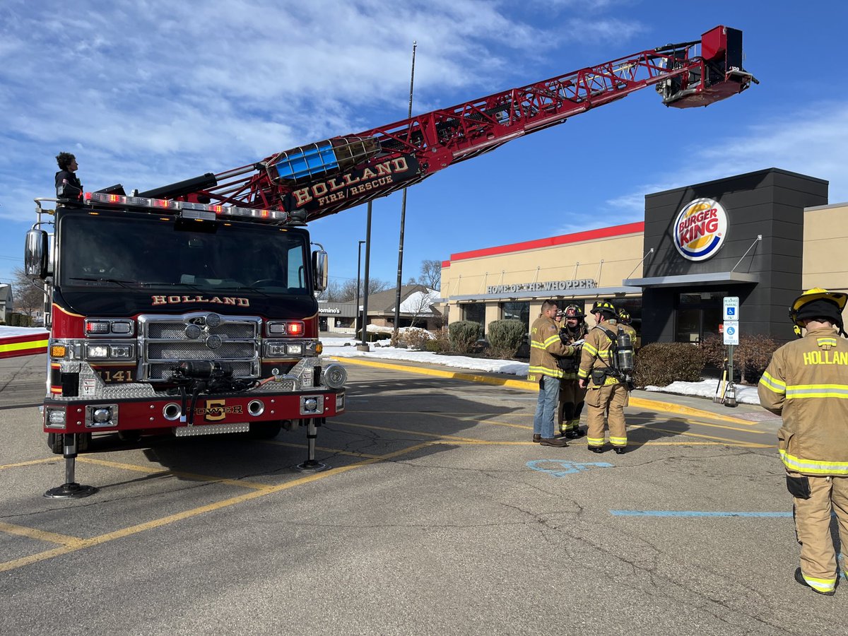 HdpsFire's tweet photo. Crews are on scene at 735 Michigan for a reported structure of a possible structure fire. This call prompted by an odor of smoke in the building. Crews are investigating. Nothing found at this time. https://t.co/1LmJpFOqDF