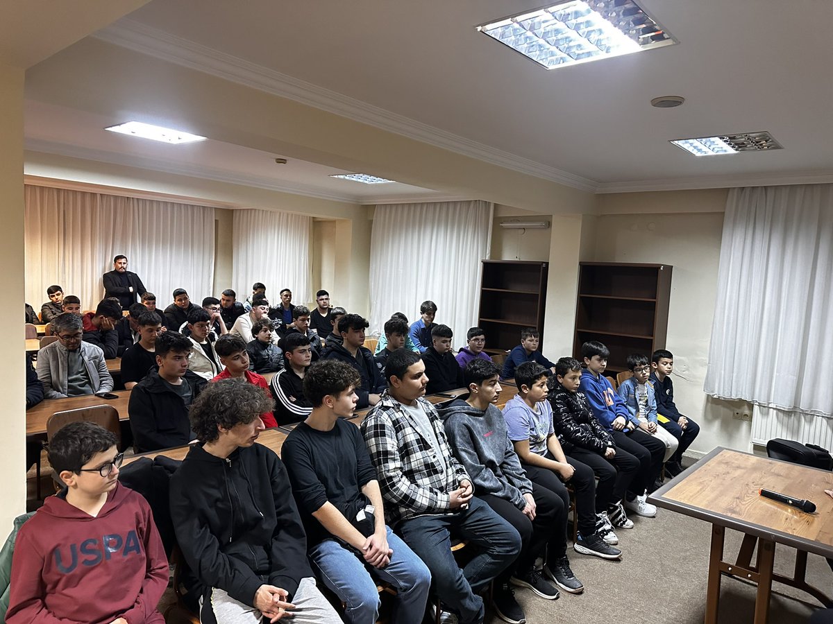 Ülkü Ocakları İzmir İl Başkalığı olarak başlattığımız “KIZILELMA YARILYIL GELİŞİM KAMPI”  kapsamında oyunca ve senarist İbrahim Ethem Arslan ve Mustafa Burak Doğu ile Türk Sineması üzerine söyleşimizi tamamladık.