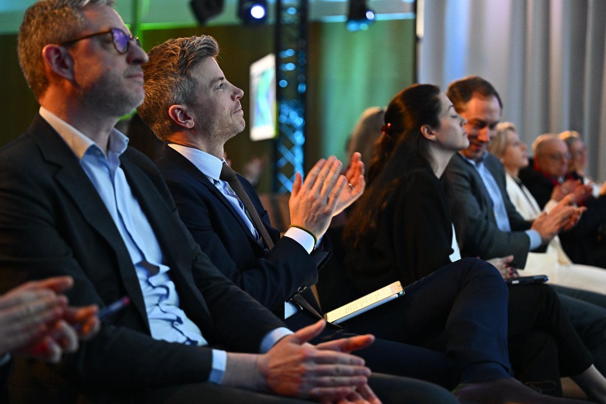 Hyvolution's tweet image. [RECAP DAY 3 👏🏻] What, already the end?

This last day of Hyvolution Paris was specifically marked by our last conference, on a crucial topic: Hyvolution Money Talks: How to accelerate, grow and close impactful hydrogen projects?

We hope to see you next year in Paris!