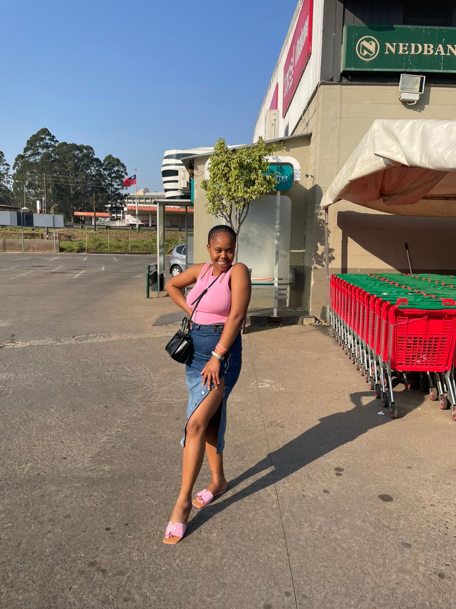 _LebohanG_'s tweet photo. Moons ago🌞🚶‍♀️ https://t.co/4JV7Nf3uJz