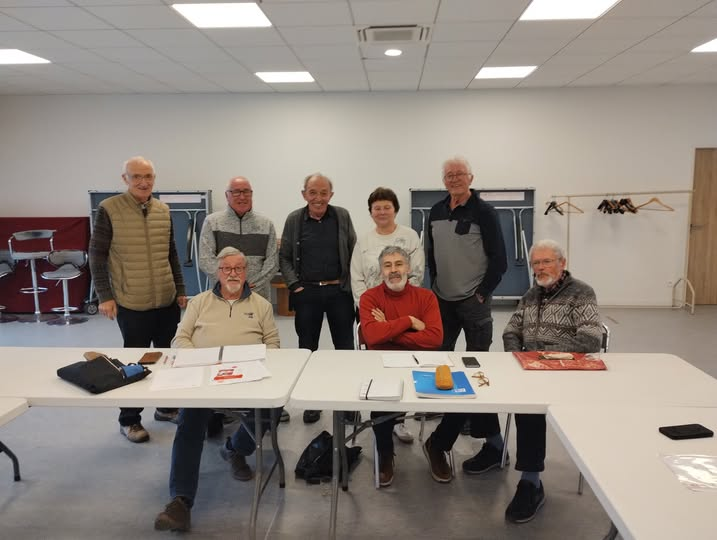 Bureau de l'Union Régional des Retraités CFDT de ce jour à Besançon.
Intervention de Marie Chantal DUSCHENKO pour les actifs routes et de Jérôme NOZET pour les actifs cheminots.
Un grand merci à tous les membres du bureau pour leur accueil fort sympathique et très chaleureux.