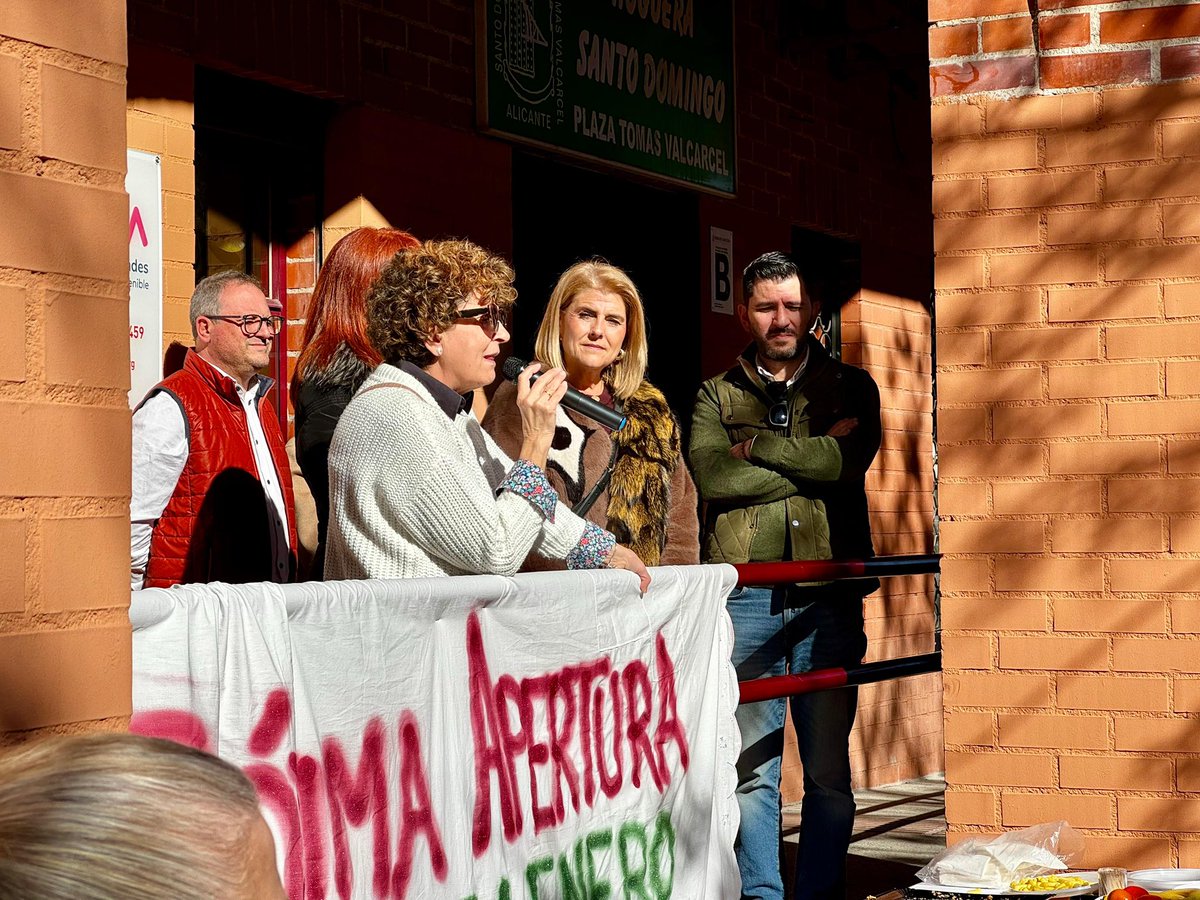 vox_alicante's tweet photo. 🟢 El G.M de VOX Alicante en la inauguración nauguración de la tienda solidaria de Daño Cerebral Adacea Alicante en San Blas.
Animamos a descubrir sus productos y colaboren con una causa que transforman vidas.
📍Calle Antonio Martín Trenco, 14.
#VOXALICANTE #ADACEA https://t.co/EnO39m7DOq