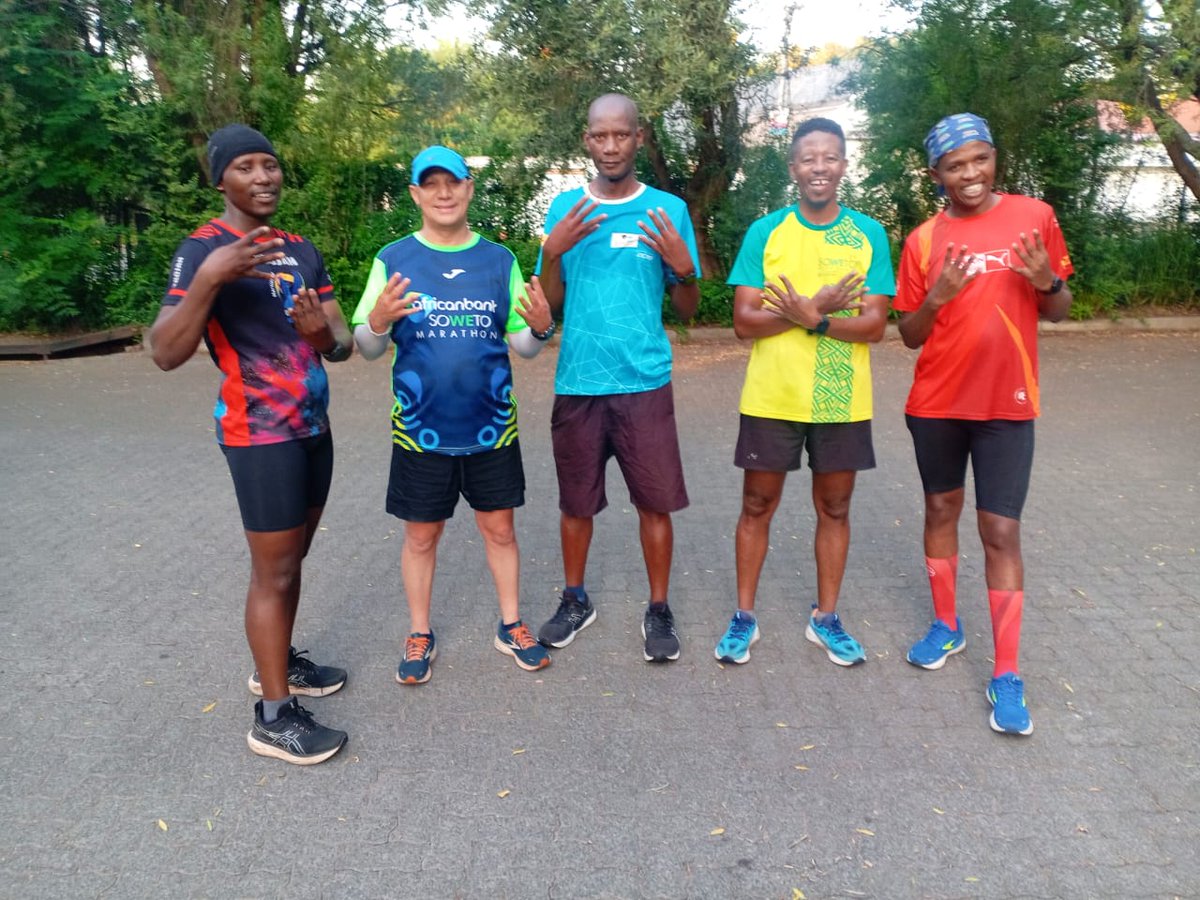 JHB_Harriers's tweet image. The 4am Gang laced up for an easy 6mpk Tempo Session.

 #nobackingdown #consistencyisKey #sub10ornothing
#swiftandfree #johannesburgharriersac