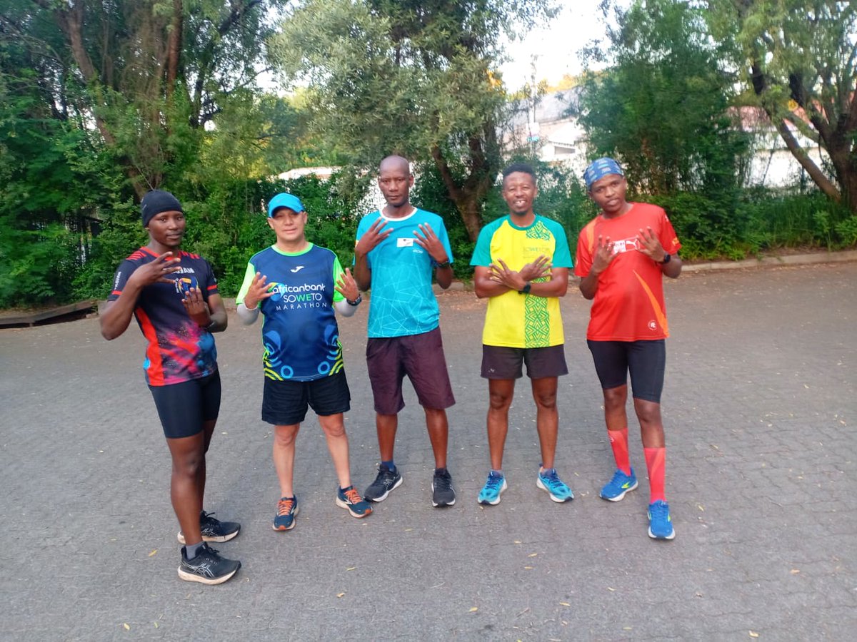 JHB_Harriers's tweet image. The 4am Gang laced up for an easy 6mpk Tempo Session.

 #nobackingdown #consistencyisKey #sub10ornothing
#swiftandfree #johannesburgharriersac