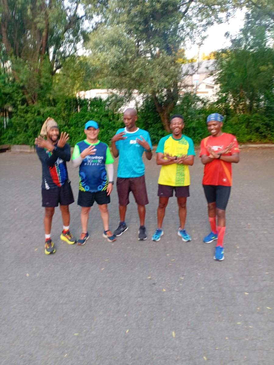 JHB_Harriers's tweet image. The 4am Gang laced up for an easy 6mpk Tempo Session.

 #nobackingdown #consistencyisKey #sub10ornothing
#swiftandfree #johannesburgharriersac