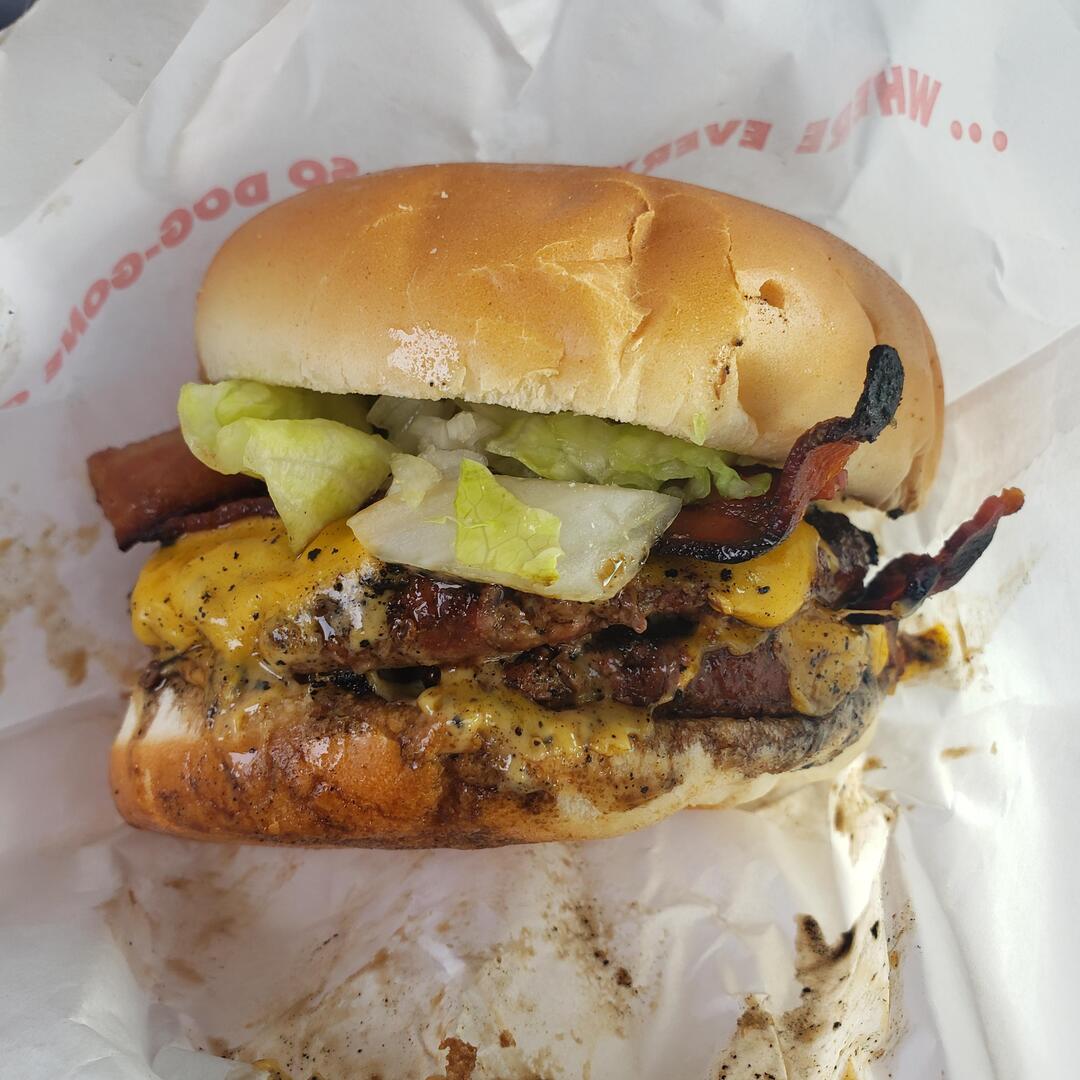 gamefamex's tweet photo. Bacon Double Cheese Burger from Dog n Suds in Tomahawk, WI
👉 https://t.co/yaEStox73k
#ad #BaconDoubleCheeseBurger #DogNSuds #TomahawkWI #FoodieDelight #BurgerLovers #foodie #burgers #cooking #fastfood #trending #sandwiches #yum #foodpoll https://t.co/KJXUSruCwj