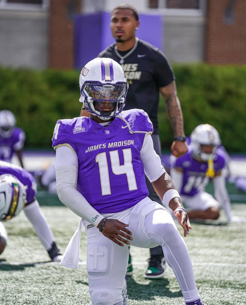 Blessed to say I received my 7th D1 offer from JMU!🤍💜
<a href="/grimsleyfb/">Grimsley Football</a> <a href="/RecruitGrimsley/">Recruit Grimsley Football</a> <a href="/Justin_Harpo/">Justin Harper</a> <a href="/jmrigsbee/">Coach Rigs</a>