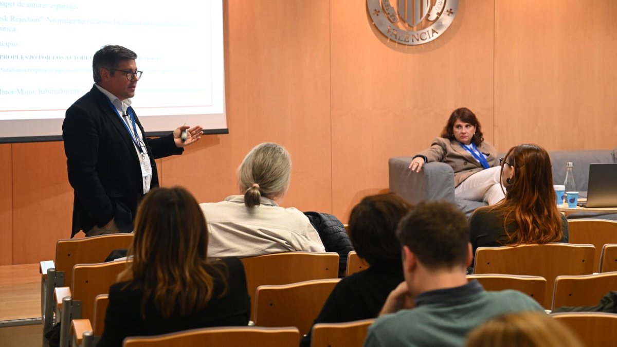#25AniversarioCEGEAUPV
'Meet the editors' reúne Vera Ferrón, de Corporate Social Responsibility and Environmental Management (CSREM), y Gregorio Martín, de la Business Strategy and the Environment y la Business Ethics, the Environment and Responsibility. Modera Guillermina Tormo