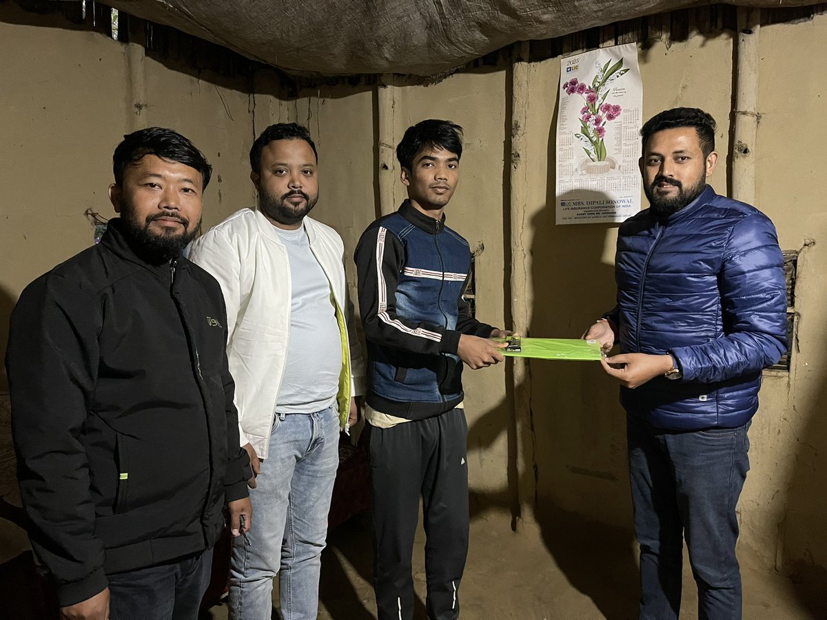 আগন্তুক ২০২৪-২৫ বৰ্ষৰ উচ্চ আৰু উচ্চতৰ মাধ্যমিক বিদ্যালয়ৰ চূড়ান্ত পৰীক্ষাত অৱতীৰ্ণ হবলগীয়া কেইগৰাকীমান ছাত্ৰ-ছাত্ৰীক তেখেতলোকৰ বাসগৃহত গৈ পৰীক্ষাৰ বাবে শুভেচ্ছা জনাও ৷