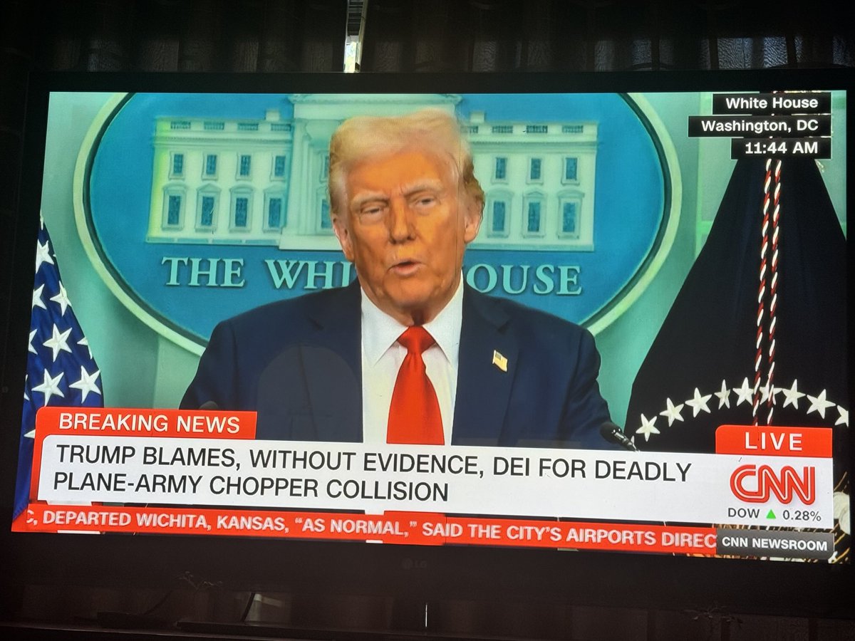 AlwaysDanny_'s tweet image. Even airways are flushing confused midair shocked from fascism