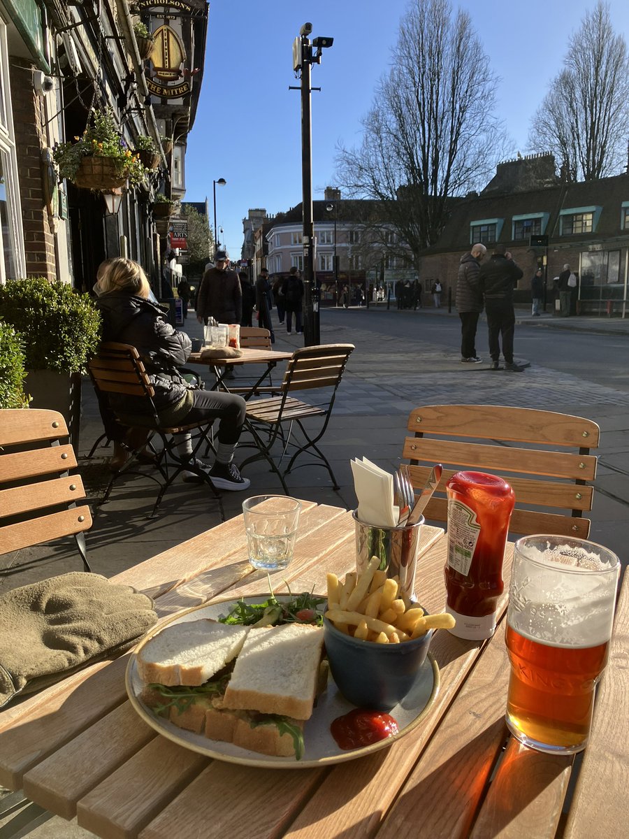 A great start to my trip to Cambridge, enjoying lunch outside The Baron of Beef, and then browsing the beautiful Fitzwilliam Museum. Looking forward to my next recital with Shula Oliver Smith in Great St Mary’s tomorrow 😊