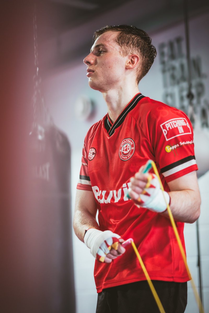 Everyone at the club is behind local pro boxer and member of the Chats family Robert Caswell, who prepares for his next fight on Feb 9th at the Brentwood centre with top tier boxing! 🥊

If you require tickets, they’re available to purchase through the club 🤝

🔴⚪️⚫️ #UpTheChats