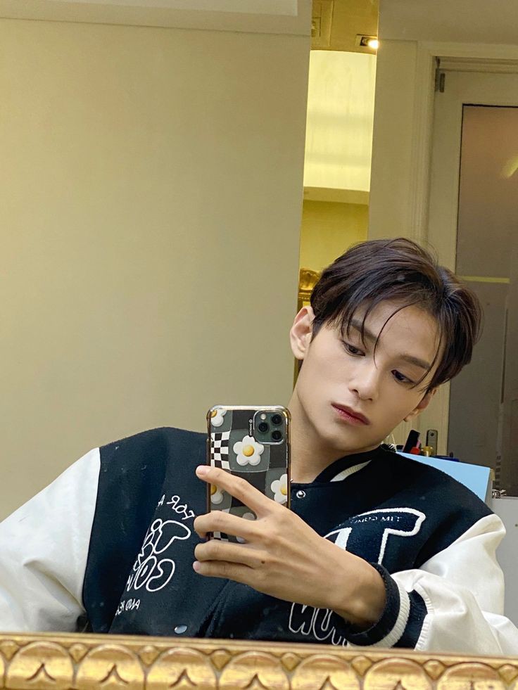 Niswee9's tweet photo. Kdrama study group
Pi han wool mirip zayyan gess😱
#StudyGroupEp4 #StudyGroup #PiHanWool #ChaWooMin #ZAYYAN #XODIAC https://t.co/8uNAxYog5x