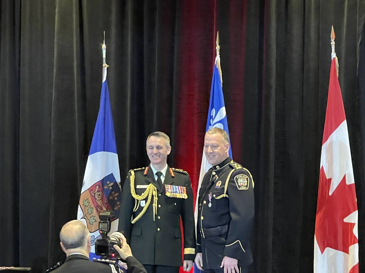 Félicitations aux membres de l’ADPQ et au directeur du Service de police de Granby, Monsieur Bruno Grondin. Ils ont reçu la médaille du couronnement du roi Charles 3. #police #serviretproteger