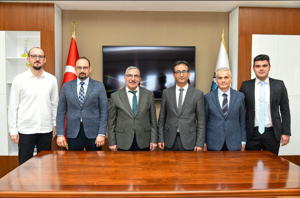 Üniversitemiz ile Karaman İl Milli Eğitim Müdürlüğü tarafından "Bir Gün Üniversiteli Olmak" projesi işbirliği protokolü imzalandı. Protokole göre lise 12. sınıf öğrenciler hedeflediği bölümde bir derse katılabilecek. Bir gün üniversite öğrencisi olacaklar...