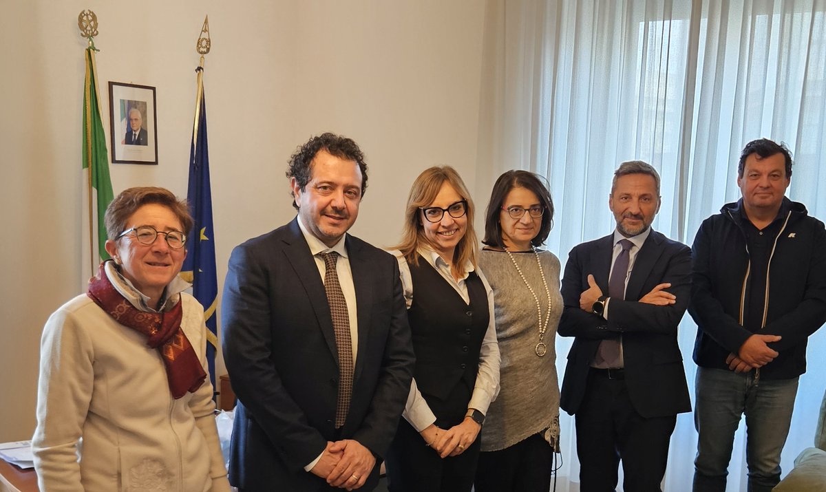 GruppoHera's tweet photo. Idrogeno per uso civile: #GruppoHera con #INRETE Distribuzione Energia, @MASE_IT e @CIGnorme siglano un protocollo per sperimentare, per la prima volta in Italia, l’immissione di una miscela di gas naturale e idrogeno nelle reti domestiche fino al 10%👇
https://t.co/zhIilasF9t https://t.co/TV7Us9JFCb