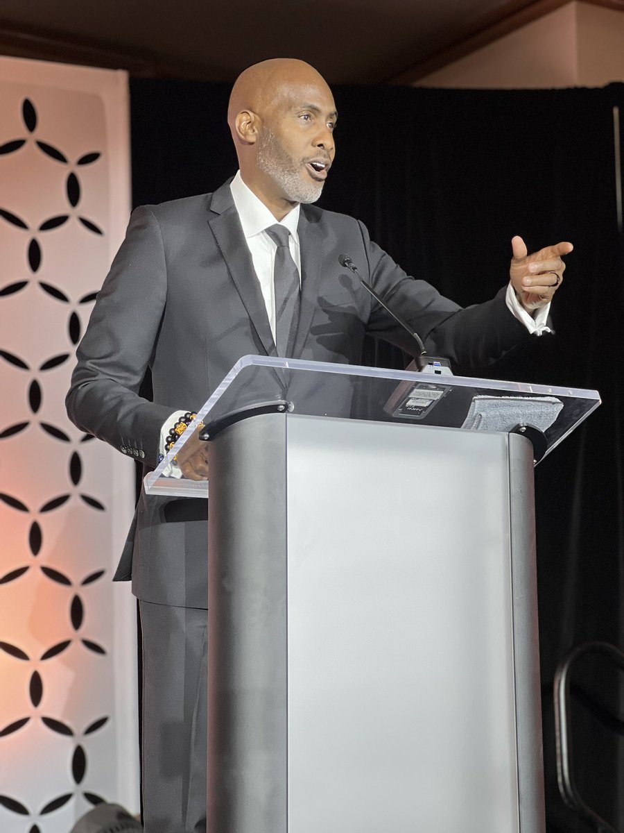 ACSA_info's tweet photo. Day 2 of Supts Symposium has kicked off with keynote speaker Dr. Tyrone Howard, who shares the five essential qualities of successful school leaders. Communication &amp; team building are the first two! https://t.co/KhDbNHWjFp