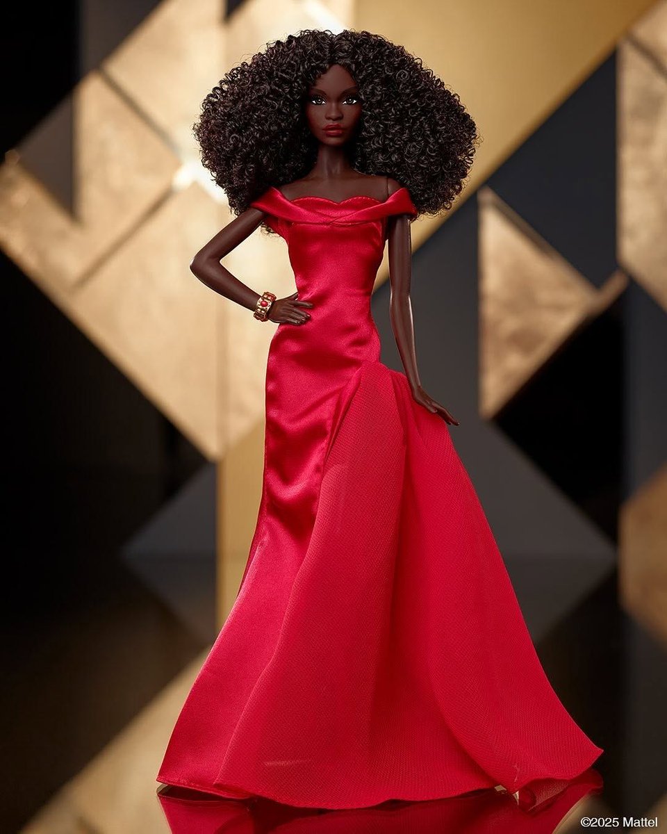 Em 1980 a Mattel lançou oficialmente a sua primeira Barbie negra. 

Diferente de outras bonecas que eram amigas da Barbie, foi nos anos 80 que Kitty Black Perkins desenhou do zero um modelo que chegou as prateleiras com o slogan: “Ela é negra! Ela é linda! Ela é dinamite”.