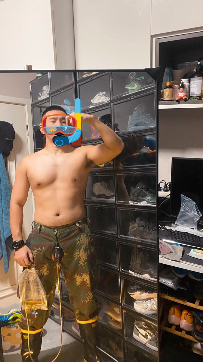 打算复刻一下以前的照片，现在被爸爸<a href="/U367_CD/">U367</a> 调教的锁越来越小了。
上班的时候，会不会有会员好奇，这个教练怎么一天也不上厕所啊？