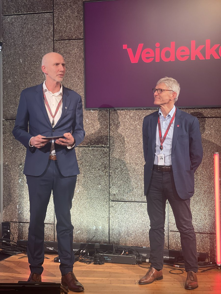 Gratulerer Veidekke med nytt hovedkontor!

Et moderne bygg med ledende kvaliteter innen klima, miljø og samhandling.

Imponerende og inspirerende!

Gratulerer til alle som har vært med å realiserer dette flaggskip bygget!

<a href="/veidekke/">Veidekke</a> <a href="/Obos1/">OBOS</a> <a href="/skift_norge/">Skift – Business Climate Leaders</a>