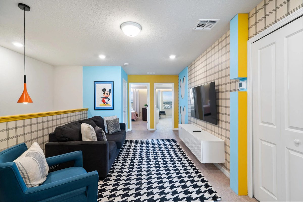 StayGVR's tweet photo. Just 9 miles from Disney, enjoy a private splash pool, a fully equipped kitchen, and the wonderful resort amenities, from waterslides to a lazy river. 

 Search JML627 on our website!🌞🏠 https://t.co/A28hrtDUke