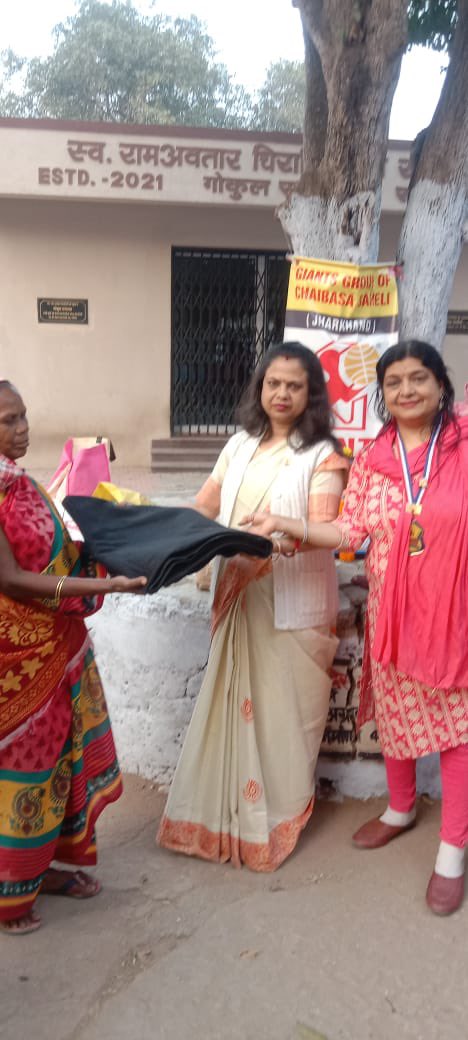 GiantsFed8's tweet photo. Giants Group of Chaibasa Saheli honored Mahatma Gandhi by playing the soulful “Raghupati Raghav Raja Ram”. As a mark of respect, we distributed blankets, sweaters, warm clothes, and biscuits to the underprivileged at Gaushala.
@GiantsWelfare @ShainaNC @deepakcbsa https://t.co/er5R7gsvVo